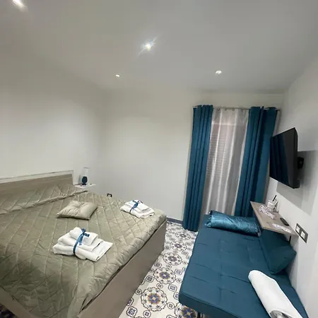 Mini Ballaro Apartment